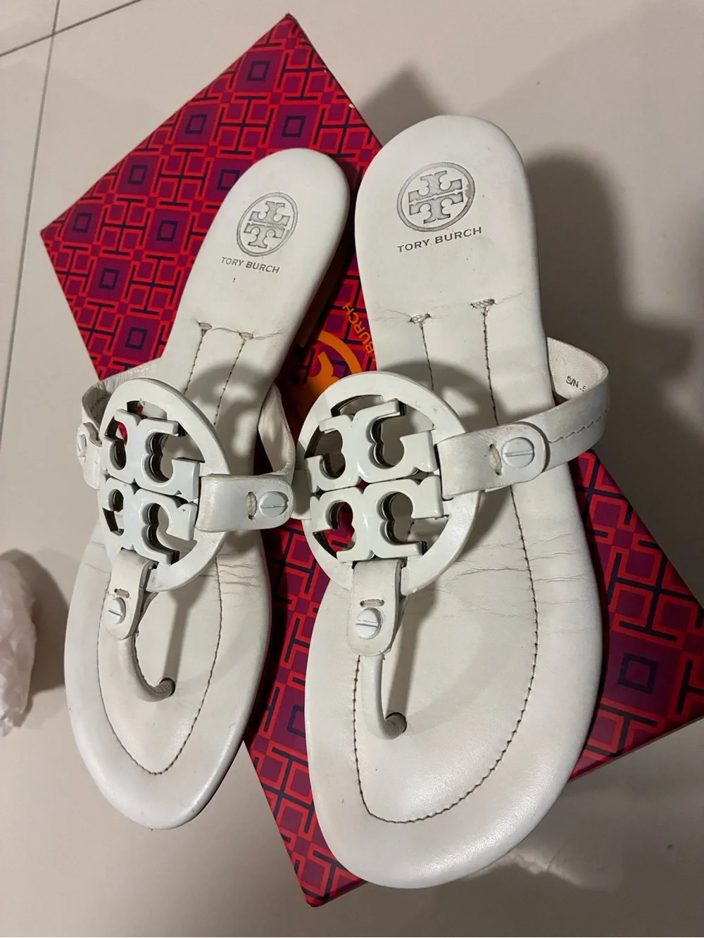 AUTHENTIC Tory Burch White Miller Logo Thong Sandals - Women BOX